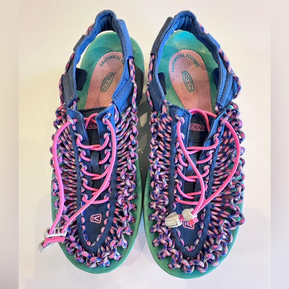 KEEN UNEEK Round Cord Sandals in a blue & pink colorway  Sz 9